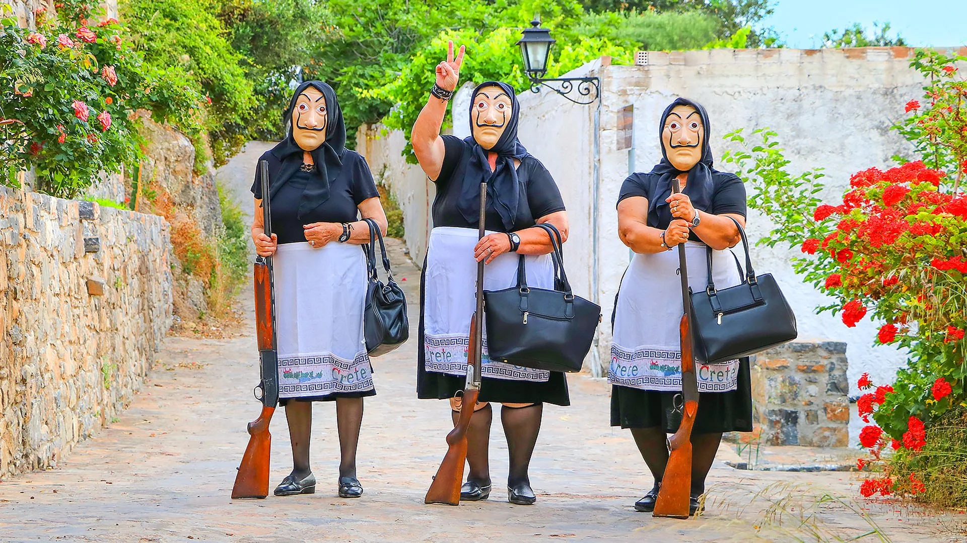 Οι Κρητικές Γιαγιάδες στα γυρίσματα του Cretan Casa de Papel